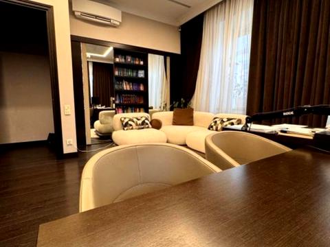 комерційна за адресою Симона Петлюри вул. (Комінтерну), 18