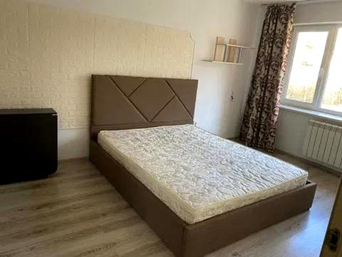 квартира за адресою Дмитра Яворницького вул. (), 8б