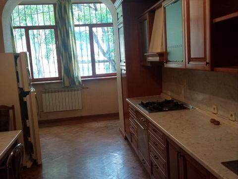 квартира за адресою Леонтовича вул. (Бєлінського), 4