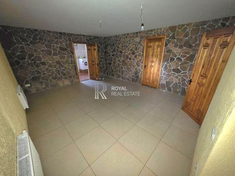 будинок за адресою вул. Вишнева, 27