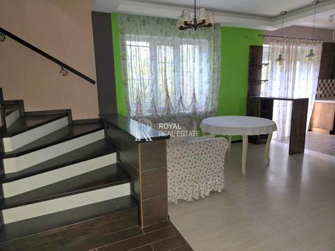 будинок за адресою вул. Вишнева, 27