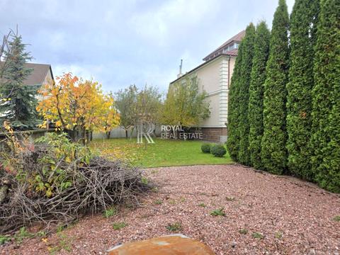 будинок за адресою вул. Вишнева, 27