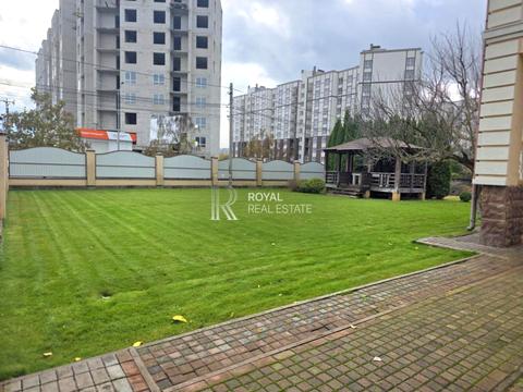 будинок за адресою вул. Вишнева, 27