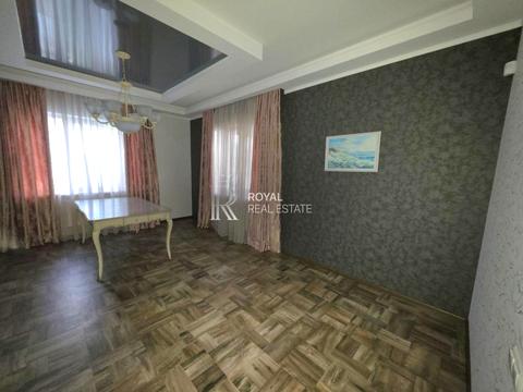 будинок за адресою вул. Вишнева, 27