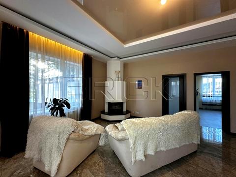 будинок за адресою Вишнева вул.