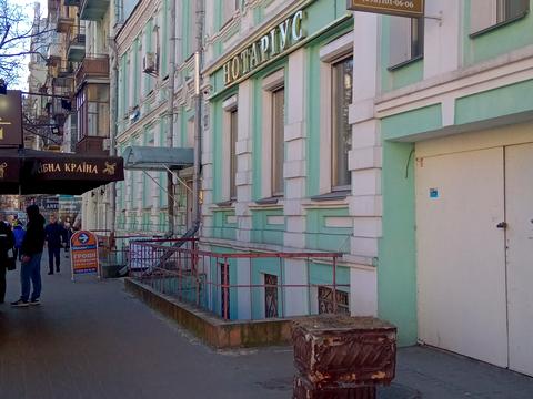 комерційна за адресою Саксаганського вул., 133-А