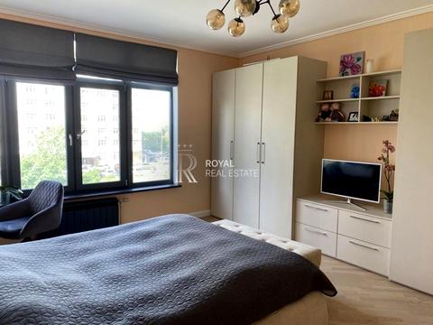 квартира за адресою Дніпровська набережна вул., 19