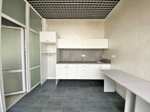 комерційна за адресою Дем'яна Попова вул., 8а