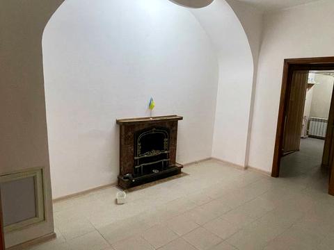 коммерческая по адресу Ришельевская ул. (Ленина улица), 55