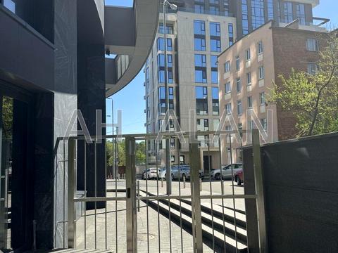 комерційна за адресою Буслівська вул., 12