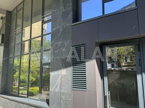 комерційна за адресою Буслівська вул., 12