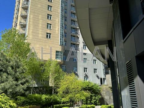 комерційна за адресою Буслівська вул., 12