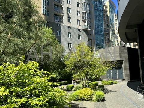 комерційна за адресою Буслівська вул., 12