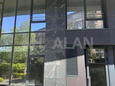 комерційна за адресою Буслівська вул., 12