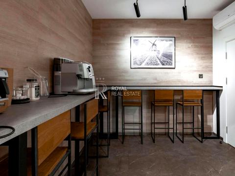 коммерческая по адресу Антонова Авіаконструктора, 26