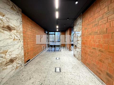 комерційна за адресою Джона Маккейна вул. (Івана Кудрі), 1