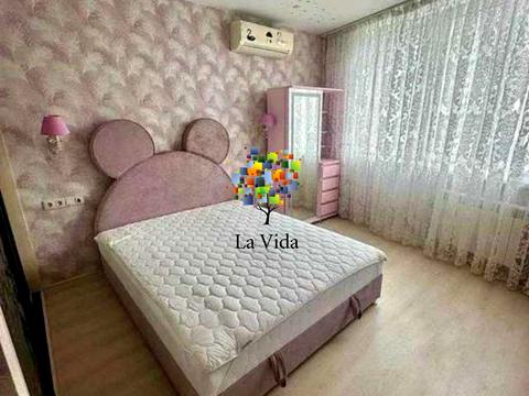 квартира за адресою Анни Ахматової вул., 30