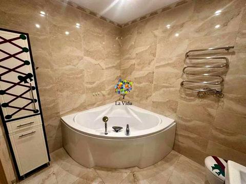 квартира за адресою Анни Ахматової вул., 30