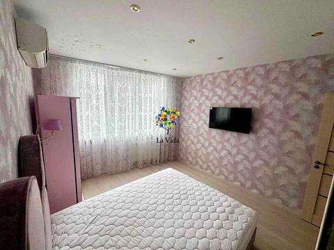 квартира за адресою Анни Ахматової вул., 30