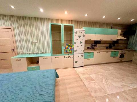 квартира за адресою Анни Ахматової вул., 30