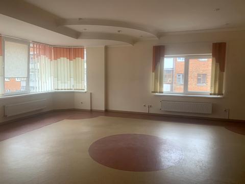 комерційна за адресою Соборна вул., 11