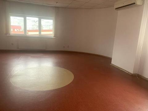 комерційна за адресою Соборна вул., 11