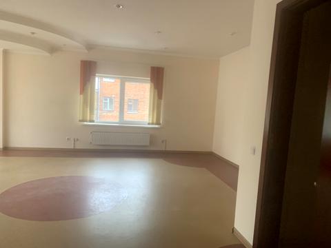 комерційна за адресою Соборна вул., 11