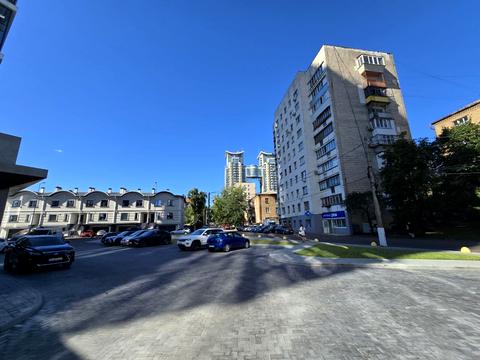 комерційна за адресою Звіринецька вул., 70-А