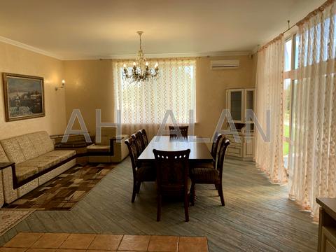 будинок за адресою січнева