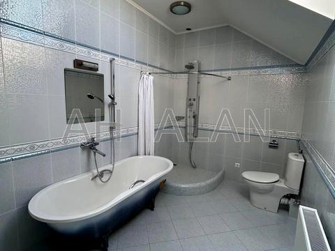 будинок за адресою січнева