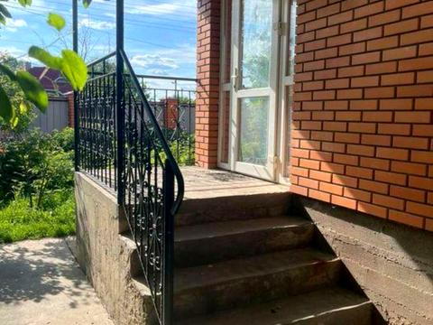 будинок за адресою Квітнева вул.