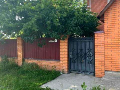 будинок за адресою Квітнева вул.