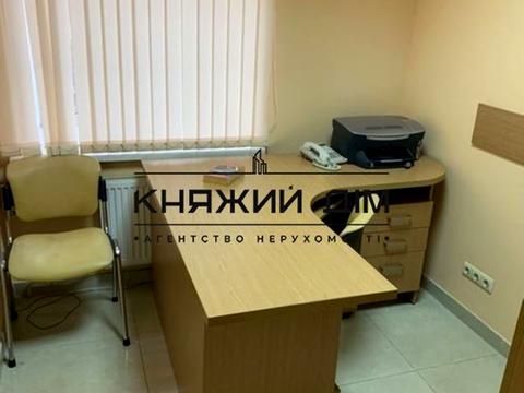 комерційна за адресою Володимирська вул., 82-А