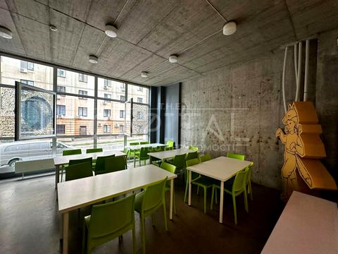 комерційна за адресою Дмитрівська вул., 80