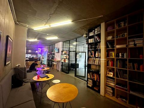 комерційна за адресою Дмитрівська вул., 80