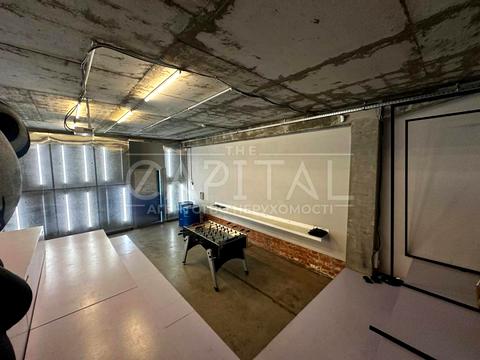 комерційна за адресою Дмитрівська вул., 80