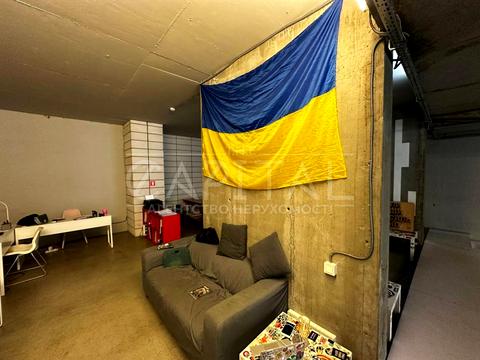 комерційна за адресою Дмитрівська вул., 80