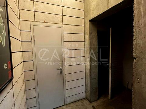 комерційна за адресою Дмитрівська вул., 80