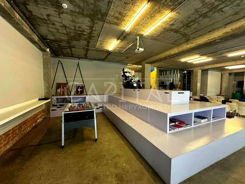 комерційна за адресою Дмитрівська вул., 80