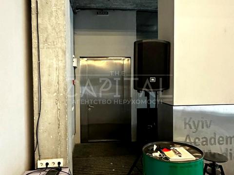 комерційна за адресою Дмитрівська вул., 80