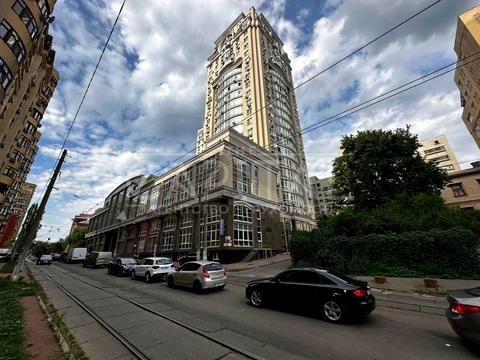 комерційна за адресою Дмитрівська вул., 80