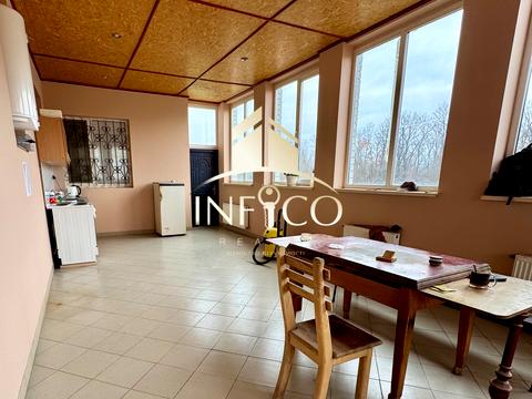 комерційна за адресою Автомобільна дорога, 10