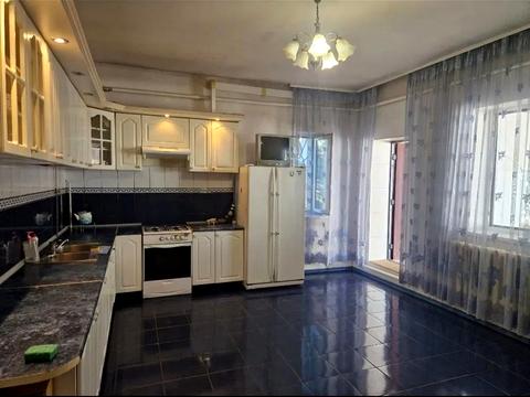 будинок за адресою Одеса, Яновського Юрія вул., 10