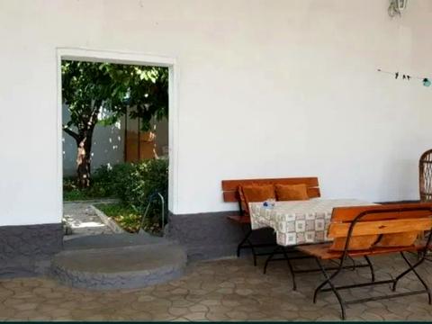 будинок за адресою Одеса, Яновського Юрія вул., 10