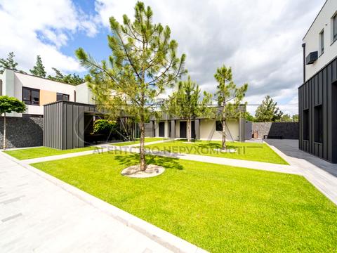 комерційна за адресою Київська вул., 11