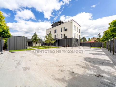 комерційна за адресою Київська вул., 11