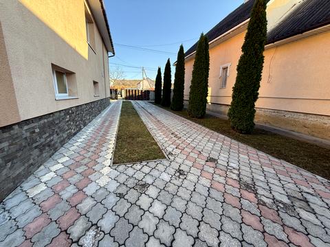 будинок за адресою Головна, 111