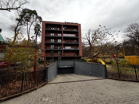 паркомісце за адресою Курортний проїзд, 1