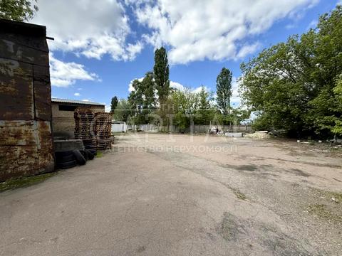 комерційна за адресою Малинська вул., 20