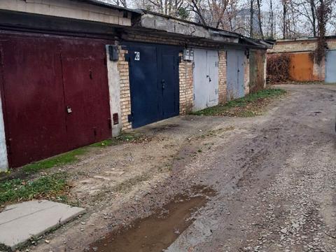 паркомісце за адресою Лугова вул., 15а